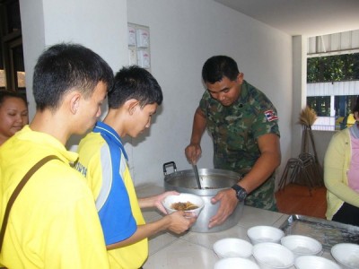 นรข.มุกดาหาร ทำบุญเลี้ยงอาหารเด็กพิการวันกองทัพเรือ