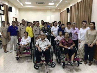 มูลนิธิอาสาสมัครช่วยงานสังคมสงเคราะห์ (ISGF) มอบรถเข็นคนพิการ