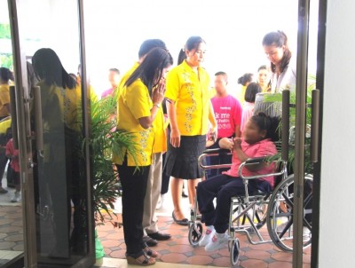 ผู้ว่าฯ สงขลา เปิดการอบรมเชิงปฏิบัติการ “จัดทำเตียงฝึกยืนเพื่อคนพิการ”