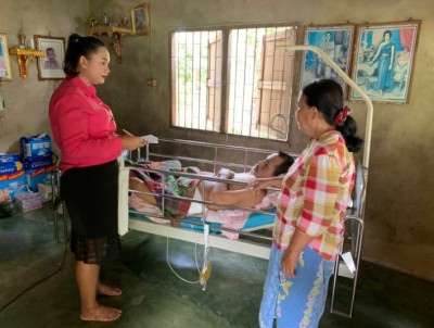 พมจ.ชุมพรเร่งช่วยเหลือเหยื่อรถบรรทุกที่พิการเป็นอัมพาต