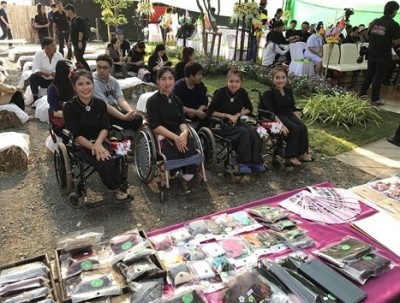ตลาดนัด “ยิ้มสู้” พร้อมตราสินค้า "ยิ้มสู้" เป็นศูนย์รวมสินค้าการเกษตรของผู้พิการ