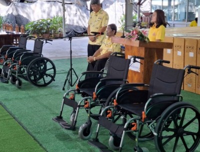 สมาคมคนพิการอ่างทองมอบกายอุปกรณ์ 72,000 ชุด เฉลิมพระเกียรติฯ