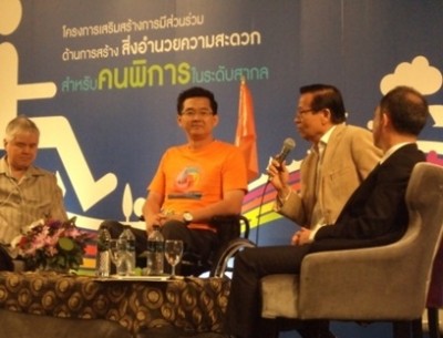 นายกฤษณะ ละไล  บรรณาธิการข่าวอารยสถาปัตย์  และผู้ร่วมเสวนา