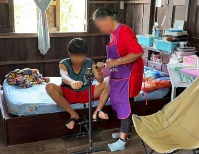 บุรีรัมย์ แม่วัย 64 เลี้ยงลูกพิการลำพัง น้อยใจถูกตัดบัตรคนจน เหตุหนี้เกิน 1 แสน วอนรัฐทบทวน