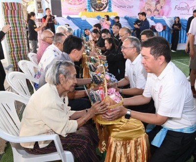 รมว.พม. ลงพื้นที่อุบลฯ หนุน ‘สร้างสังคม อยู่ดี’ พร้อมมอบสิทธิสวัสดิการ ช่วยกลุ่มเปราะบาง