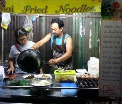 ‘คีย์แมน’ ร้าน ‘สตรีทฟู้ดดีกรีมิชลิน’ ‘เชฟเอ-สมเจตน์ ชื่นแย้ม’ เจ้าของตำนานดัง ‘ผัดไทยไร้เสียง’