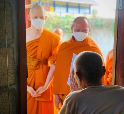 อนุโมทนาบุญ! “พระมะตูม” นำสิ่งของจำเป็นช่วยเหลือผู้พิการติดเตียง