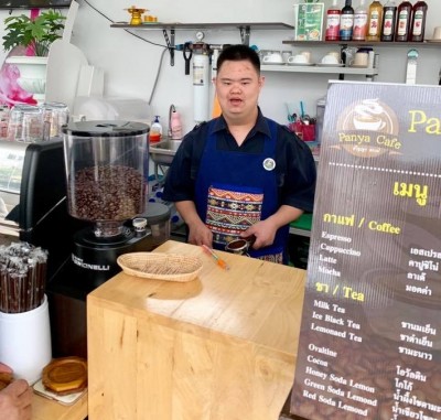 ร้าน ปัญญาคาเฟ่ ร้านกาแฟของผู้พิการทางสติปัญญา หอมกรุ่นจากบาริสต้าเด็กพิเศษ