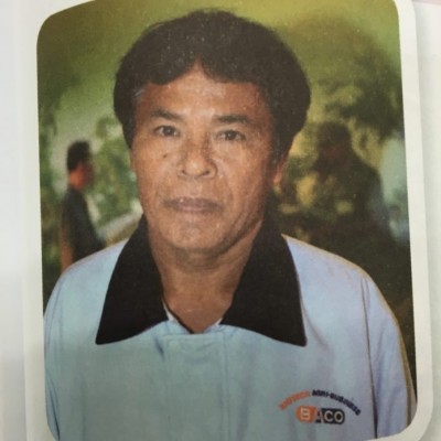 น้อมนำปรัชญาของเศรษฐกิจพอเพียงมาปรับใช้ เริ่มทำการเกษตรแบบผสมผสาน ปลูกข้าว ทำไร่อ้อย ไร่สับปะรด ปลูกผักปลอดสารพิษ เลี้ยงปลา และเลี้ยงกบ ใช้หนี้หมดใช้เวลาไม่ถึง 10 ปี