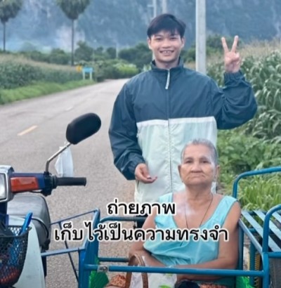 หัวใจฟูทั้งโซเชียล เด็กหนุ่มสู้ชีวิตพาคุณยายพิการเที่ยว เติมเต็มความสุขในรอบ 16 ปี