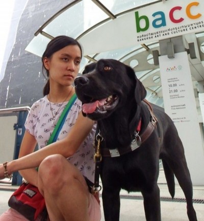 สาวพิการทางสายตาเรียกแท็กซี่ แต่ถูกปฎิเสธ 4 คัน