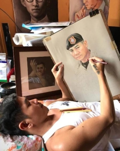 ภาพประทับใจ หนุ่มพิการวาดภาพ ผบ.ตร.ผู้ครองใจประชาชน หวังส่งมอบถึงมือ