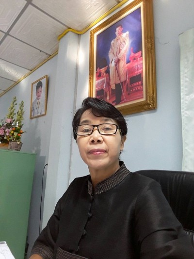 คุณศรัญญา เพ็ชรรักษ์ หัวหน้ากลุ่มส่งเสริมและพัฒนาการผลิต ส่งเสริมการทำไร่นาสวนผสม วิถีมั่นคง