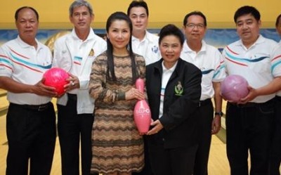 คุณกัญจนา ศิลปอาชา เป็นประธานเปิดการแข่งขันโบว์ลิ่งการกุศล เพื่อหารายได้มอบให้กับมูลนิธิพัฒนาคนพิการไทย