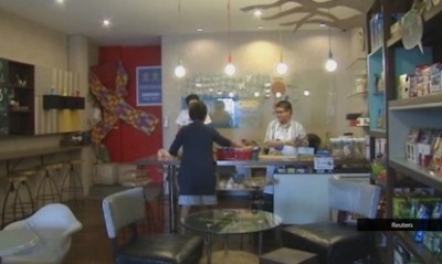 ร้านกาแฟแห่งหนึ่งในฟิลิปปินส์ เปิดโอกาสให้ผู้ที่มีอาการออทิสติก เข้ามาทำงานเป็นพนักงานภายในร้าน ซึ่งตอนนี้มีพนักงานออทิสติกถึง 9 คน