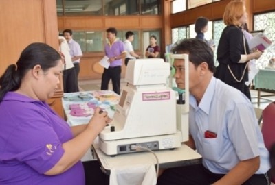 ตรวจคัดกรองแก้ปัญหาตาบอดจากต้อกระจก