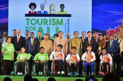 คณะผู้เข้าร่วมฟังปาฐกถาพิเศษเรื่อง การท่องเที่ยวเพื่อคนทั้งมวลของประเทศไทยในบริบทของเวทีโลก