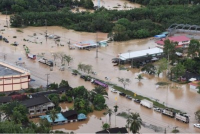 ทหารใช้เชือกโรยตัวช่วย'หญิง-คนชรา-ทารก'เหยื่ออุทกภัย