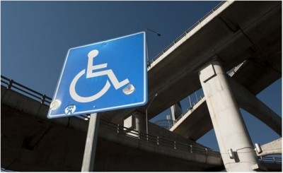 ป้ายสัญลักษณ์คนพิการนั่งรถเข็น