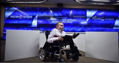 นายวาเลอรี สปิริโดนอฟ นักวิทยาศาสตร์คอมพิวเตอร์ ผู้ป่วยอัมพาต ชาวรัสเซีย วัย 31 ปี