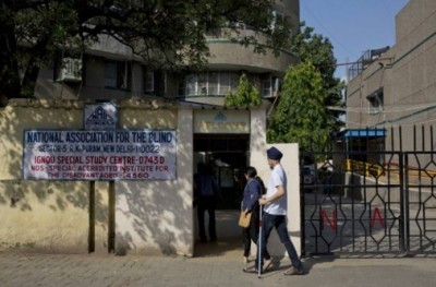 ชายวัย 54 ปีชาวอังกฤษถูกตำรวจอินเดียจับกุม ตามข้อกล่าวหาข่มขืนเด็กนักเรียนชาย 3 คนที่พิการสายตา ที่โรงเรียนสอนคนตาบอดแห่งหนึ่งในกรุงนิวเดลี