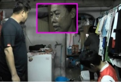 ผู้ใหญ่บ้านนำลูกบ้านเข้าไปช่วยเหลือ นายภาณุภัท พิมพาภรณ์ อายุ 23 ปี ผู้พิการ หนีน้ำท่วม