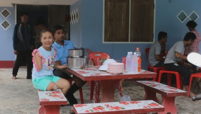 สายใยแห่งรัก หนุ่มรับจ้างกรีดยาง ขอสาวพิการแต่งงาน