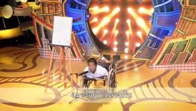 หนุ่มพิการทั้งลำตัว ขึ้นโชว์พลังเสียง อัศจรรย์ทั้งลูกคอลูกเอื้อนไพเราะ