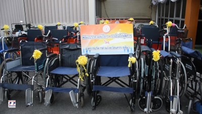 ยิ้มแก้มปริ นายก อบจ.โคราช มอบกายอุปกรณ์ฯ ให้เป็นของขวัญปีใหม่ 2561 แด่คนพิการ