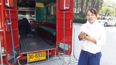 นางฟ้าสี่ล้อแดง แห่ชื่นชม อดีต ผช.พยาบาล ผันตัวมายึดอาชีพขับรถ 2 แถวรับจ้าง