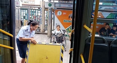 วันนี้มาถึงแล้ว...เผยภาพประทับใจ ทางลาดรถเมล์ เพื่อคนพิการ ความเท่าเทียมของทุกคน