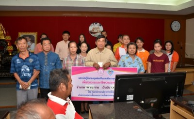 จังหวัดสุพรรณบุรี มอบเงินกู้ยืมกองทุนส่งเสริมและพัฒนาคุณภาพชีวิตคนพิการ