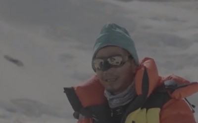 ชายจีนพิการทางสายตา ปีนสู่ยอดเขาเอเวอเรสต์สำเร็จ