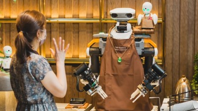 หุ่นยนต์บริการในร้านกาแฟ บังคับด้วยผู้พิการนอนติดเตียง ต้นแบบการใช้นวัตกรรมลดความเหลื่อมล้ำ ทำให้โลกน่าอยู่ขึ้นได้จริง