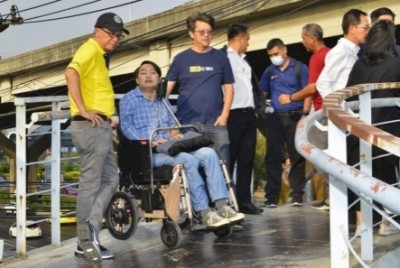 “ทางหลวง” ปรับโฉมใหม่สะพานลอยคนข้ามเอื้อผู้พิการ