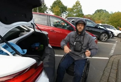 ไม่น่าเชื่อ “ผู้พิการขา” ซิ่งรถ BMW M2 ในสนาม Nurburgring อย่างกับนักแข่งมืออาชีพ !!