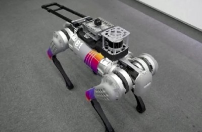 "สุนัขหุ่นยนต์" นำทางนักกีฬาพิการสายตาวิ่งคบเพลิงเอเชียนพาราเกมส์ 2022