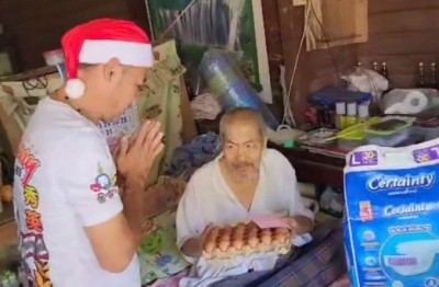 สท.รักษ์ ใจบุญนำทีมสวมบทลุงซานต้า ลุยแจกของเด็กและผู้พิการส่งท้ายปีเก่าต้อนรับปีใหม่