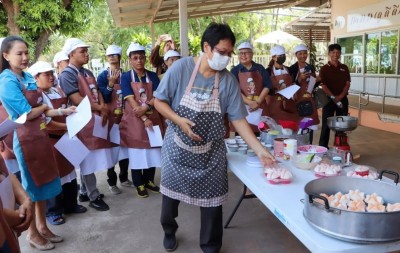 สพร. 41 นครพนม ฝึกอบรมอาชีพเสริม หลักสูตรการทำขนมไทย เพิ่มโอกาสในการประกอบอาชีพให้กลุ่มผู้พิการทางการได้ยิน