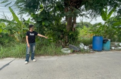 ปทุมธานี ร้องรถเกี่ยวข้าวเกี่ยวสายไฟหล่นพาดคอสาวใหญ่จนกระดูกเชิงกรานหักปัดรับผิดชอบคนเจ็บส่อพิการตลอดชีวิต